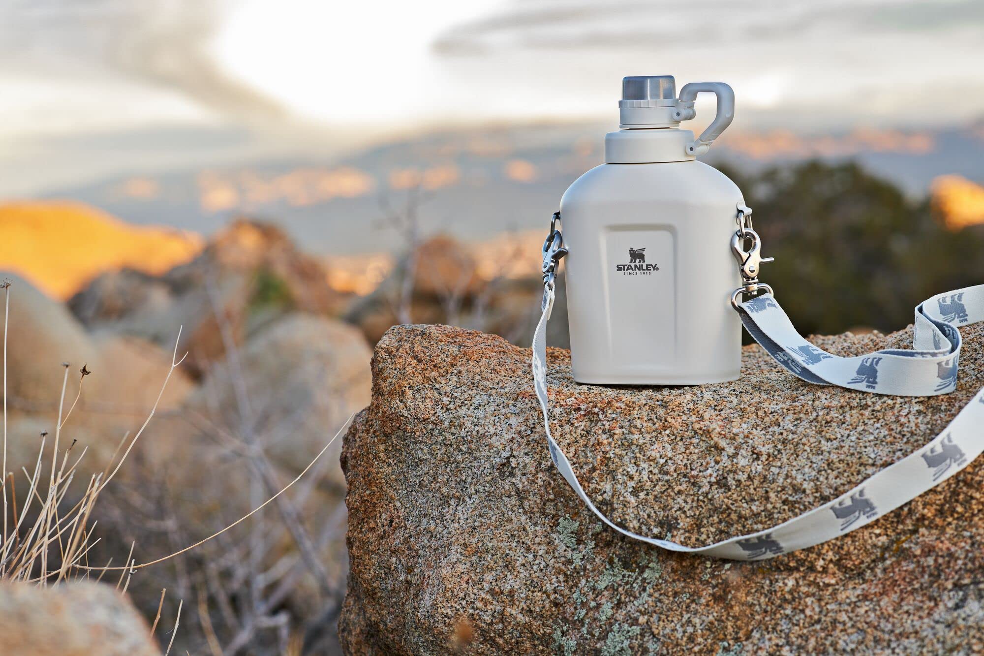 Amazon.co.jp: スタンレー クラッシク 水筒 1リットル THE LEGENDARY